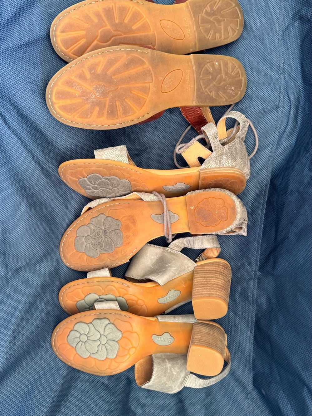 Lot: 3 pairs Born shoes size 9 - Picture 3 of 3